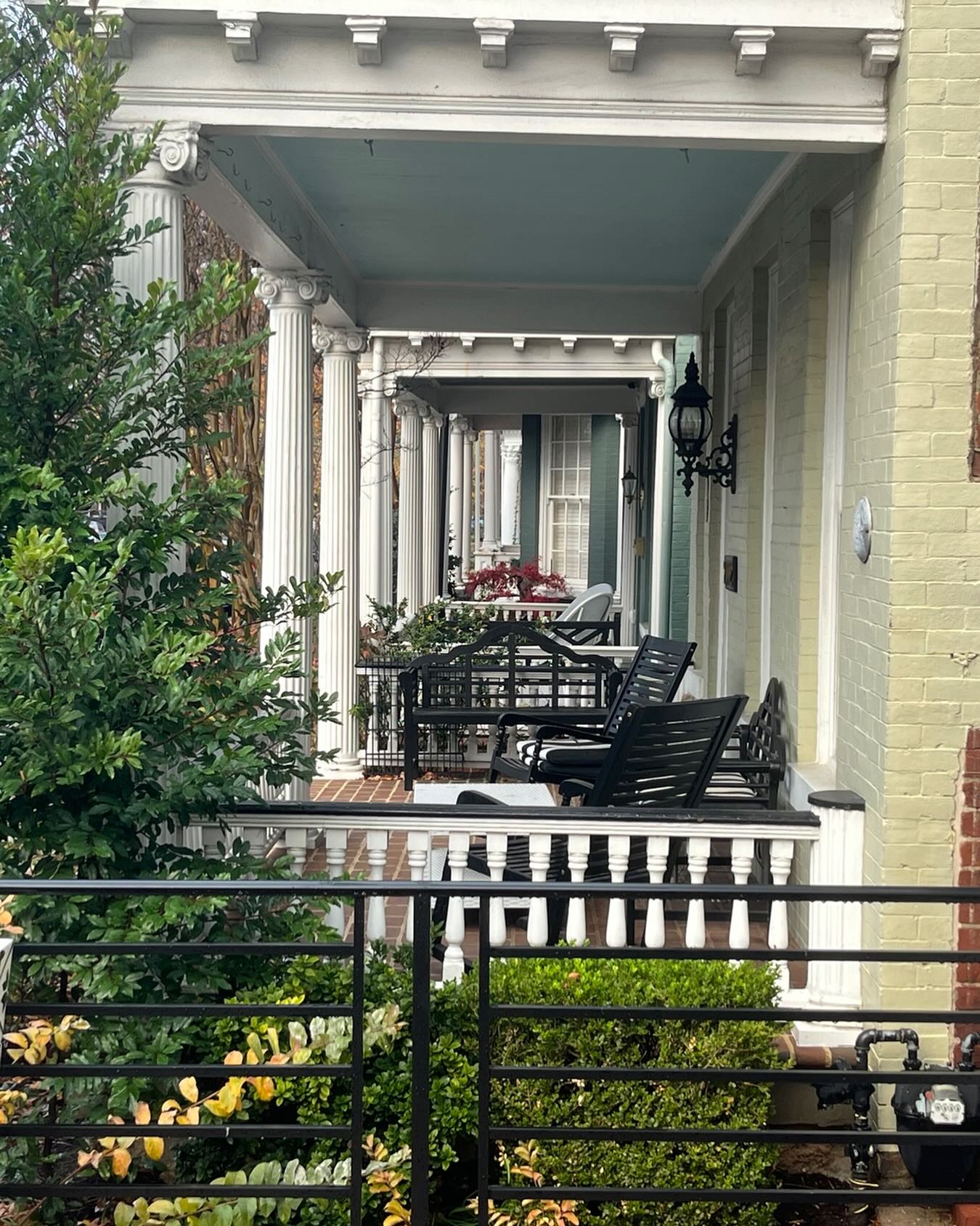 Scoped out another front porch project in the Fan before the winter weather. It’s cool to look down the row